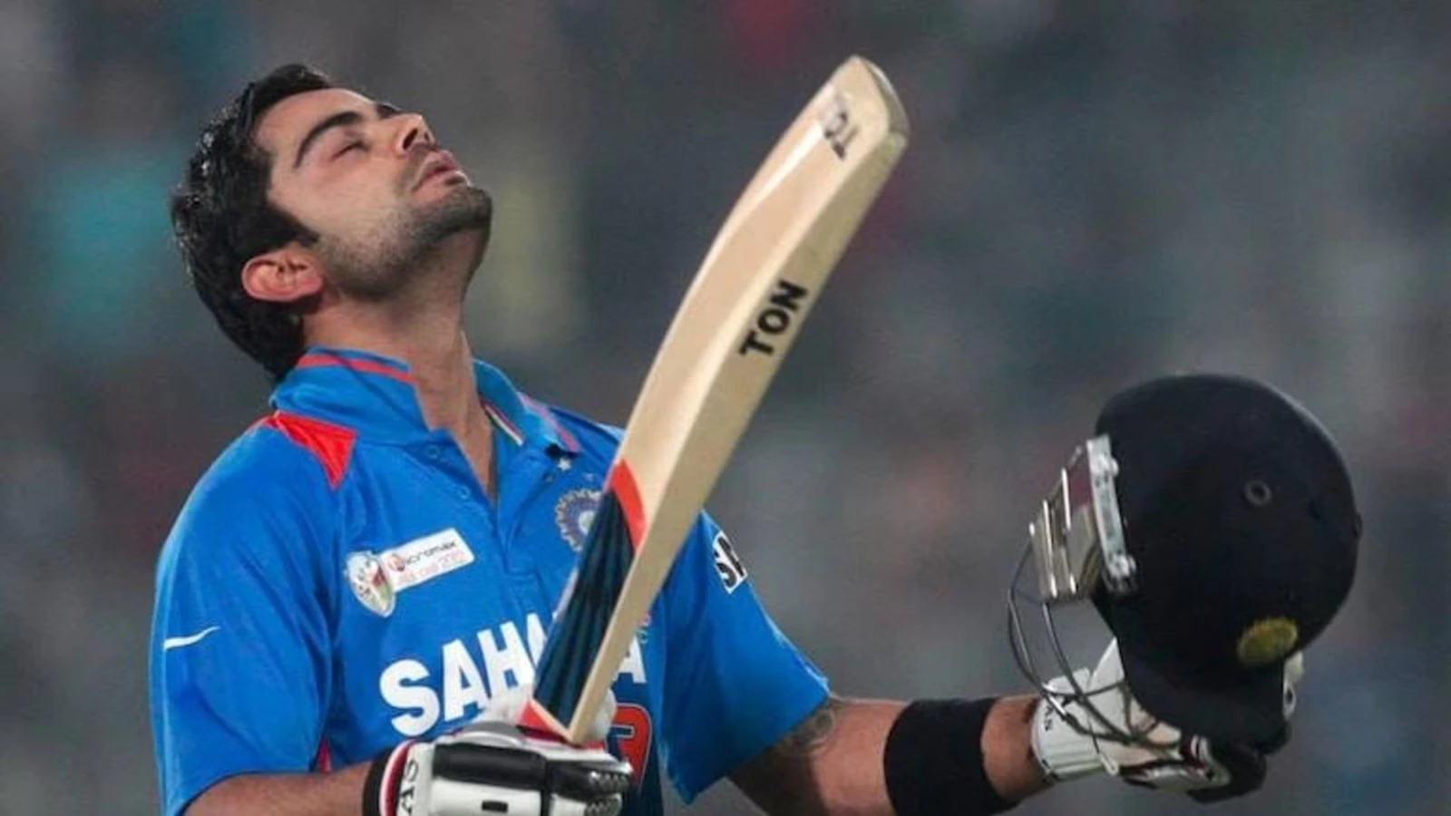 Top 5 Virat Kohli Innings You Cannot Miss - Viart Kohli raising his bat after scoring a century against Pakistan